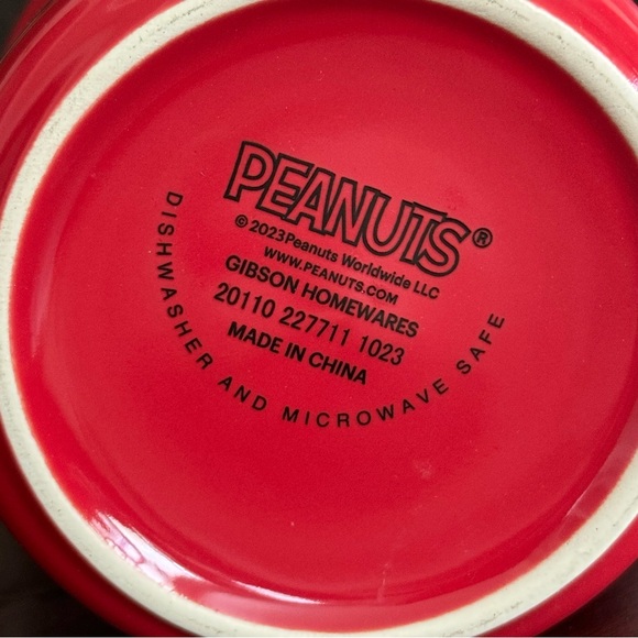 Life is Better with Friends - Peanuts Charlie Brown & Snoopy Heart Mug - Picture 9 of 9